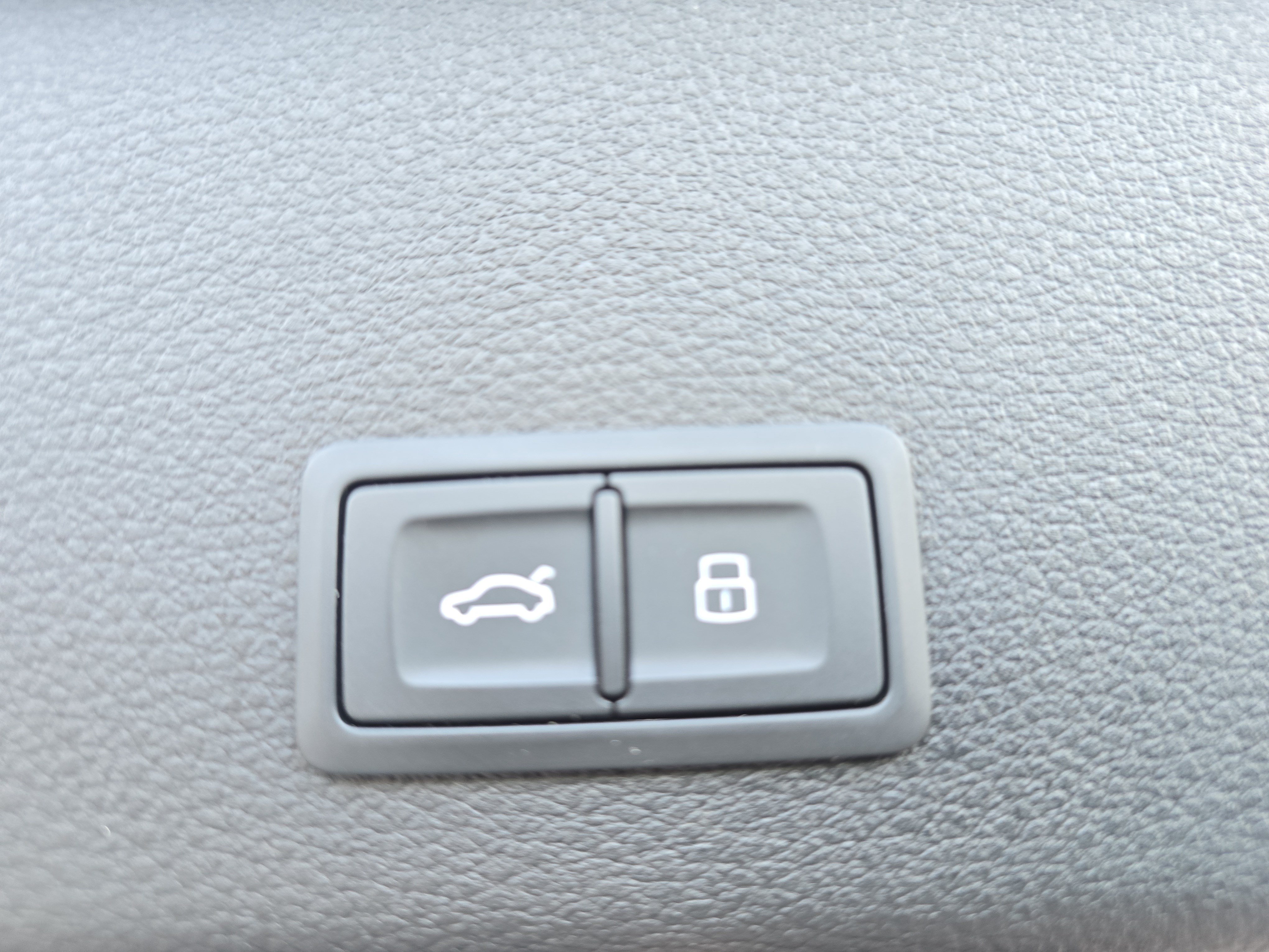 Used 2021 Audi e-tron Prestige w/ Prestige Package AWD/4WD image 13