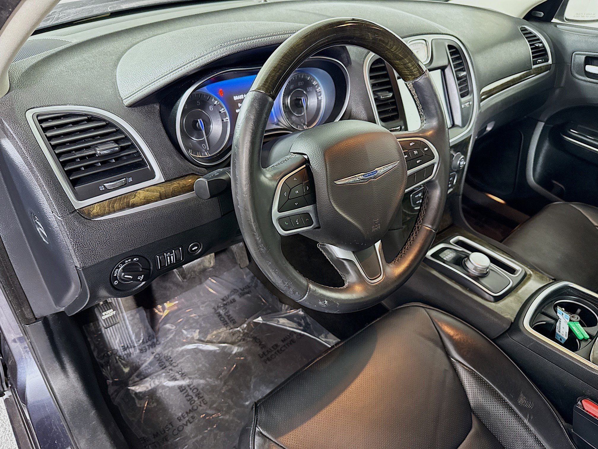 Used 2018 Chrysler 300 Limited image 23