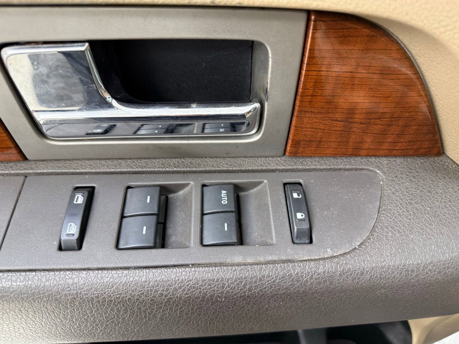 Used 2010 Ford F150 Lariat RWD image 11