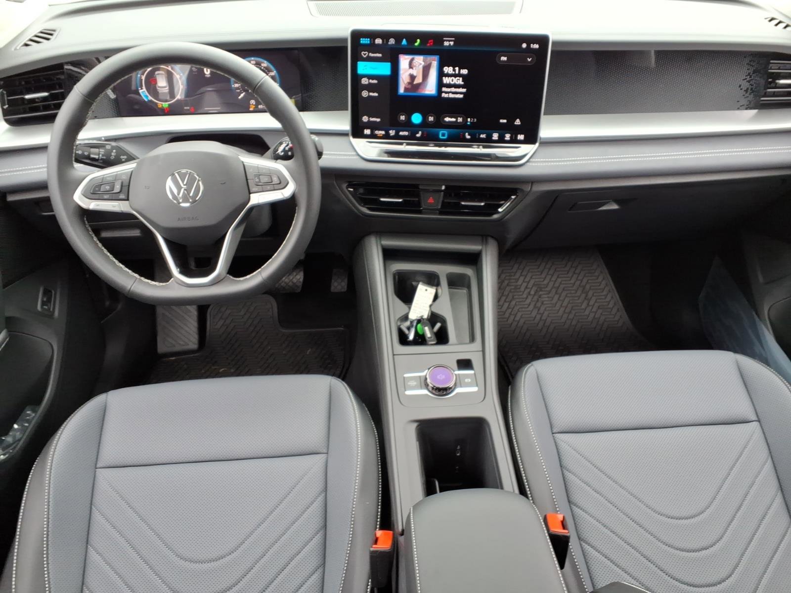 New 2025 Volkswagen Tiguan SE image 11