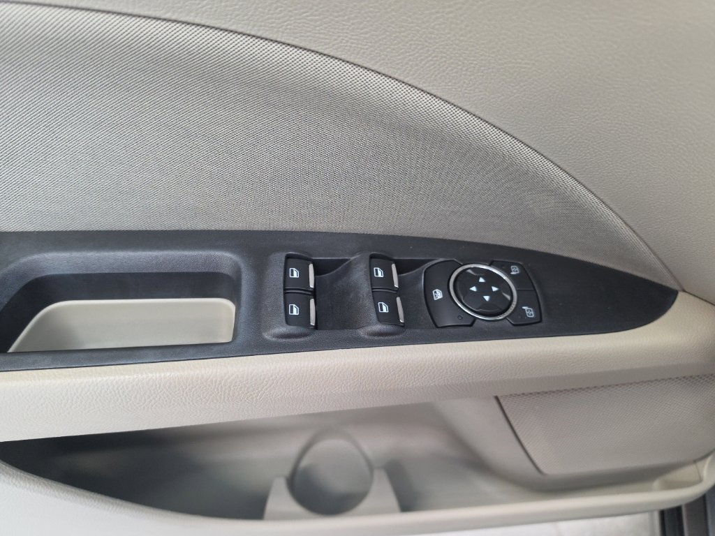 Used 2020 Ford Fusion SE FWD image 33