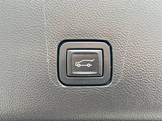 Used 2023 Chevrolet Traverse Premier w/ Redline Edition AWD/4WD image 44