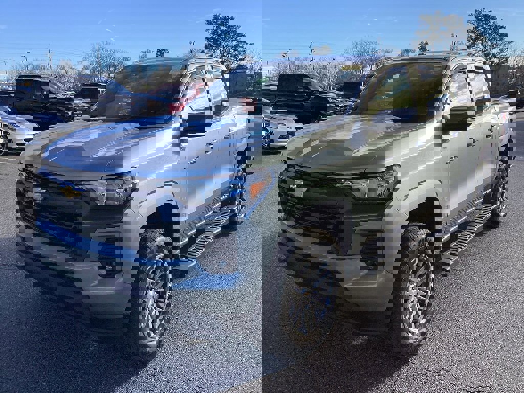 Used 2023 Chevrolet Colorado LT w/ LT Convenience Package II image 2