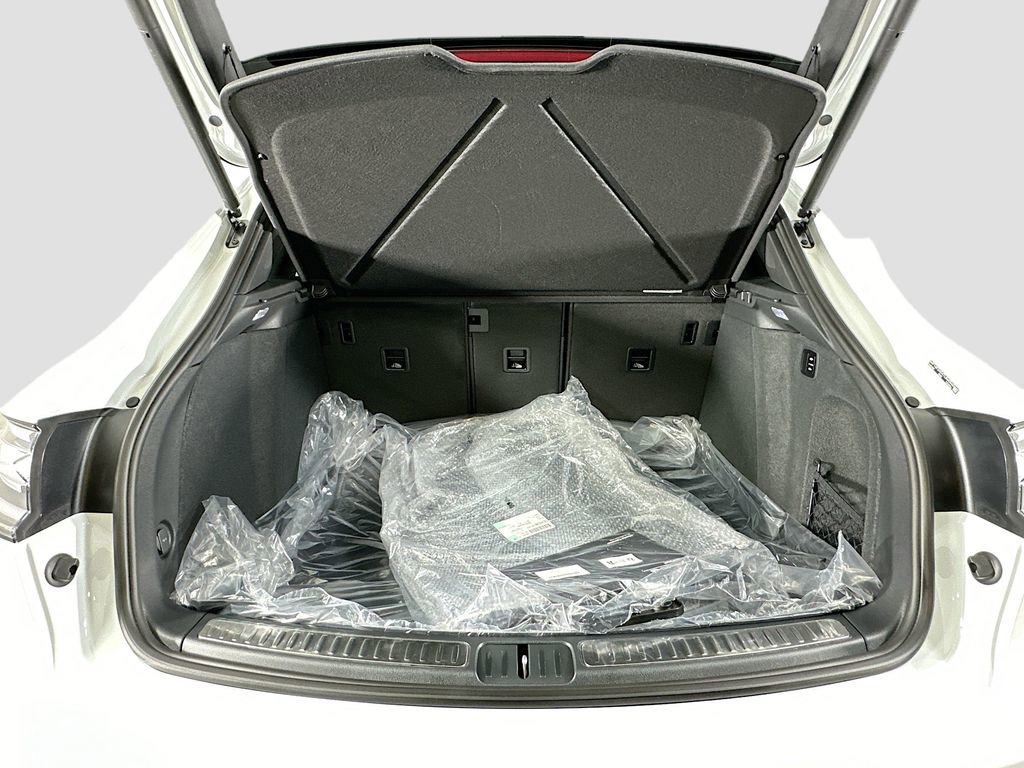 New 2026 Porsche Macan GTS image 28