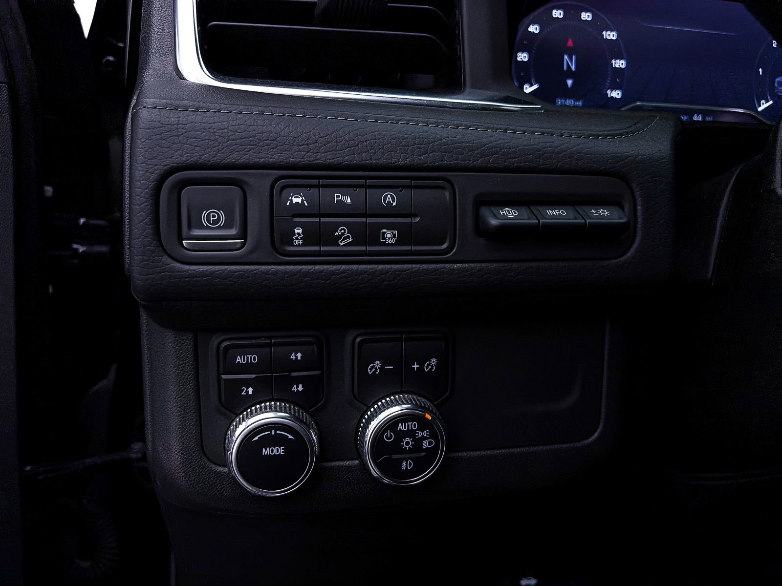 Used 2023 GMC Yukon XL Denali AWD/4WD image 7