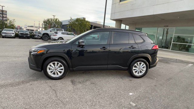 Used 2025 Toyota Corolla Cross LE image 5