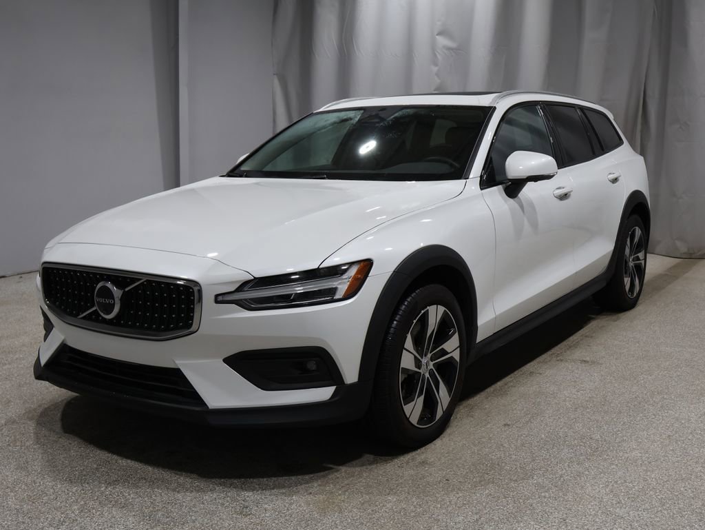 Used 2025 Volvo V60 B5 Cross Country Plus image 7