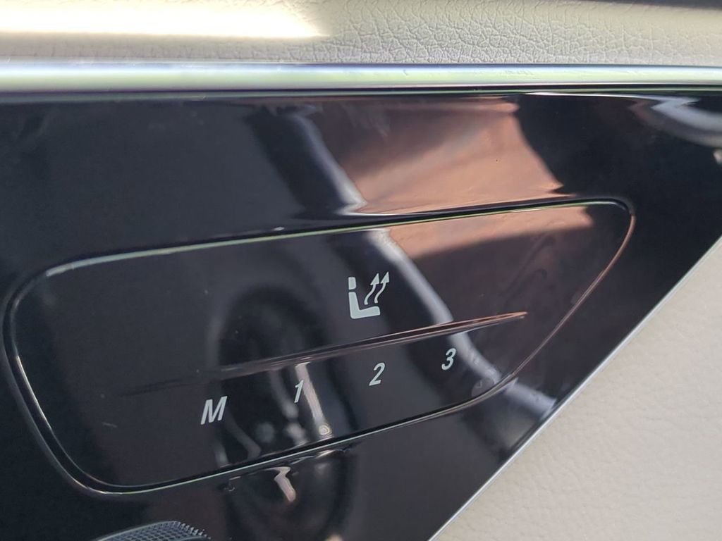Used 2025 Mercedes-Benz C 300 Sedan image 22
