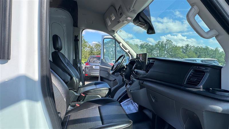 Used 2023 Ford E-Transit Medium Roof RWD image 35