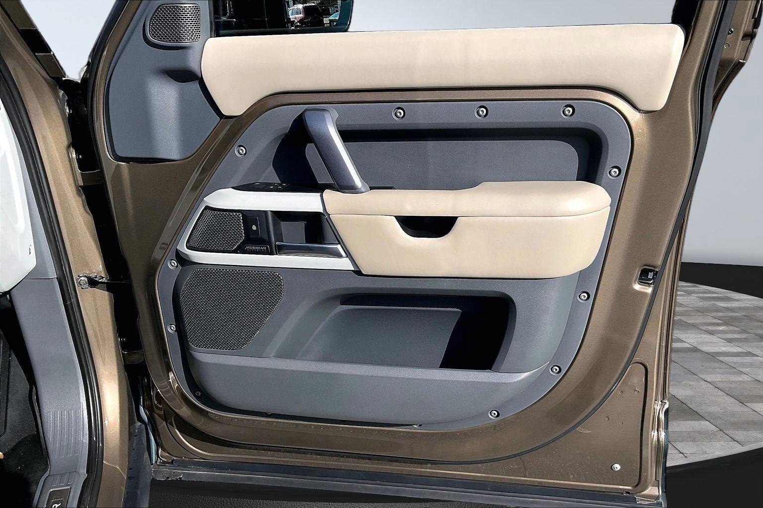 Used 2022 Land Rover Defender 110 X-Dynamic HSE AWD/4WD image 28