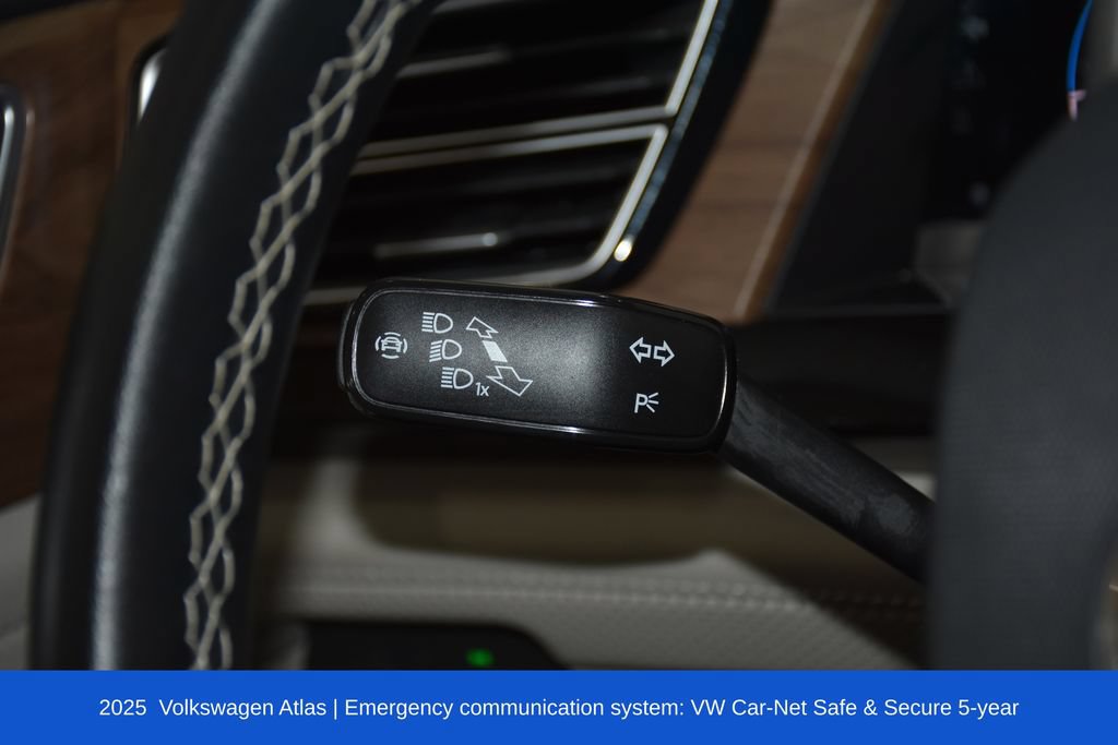 Used 2025 Volkswagen Atlas SE FWD image 11