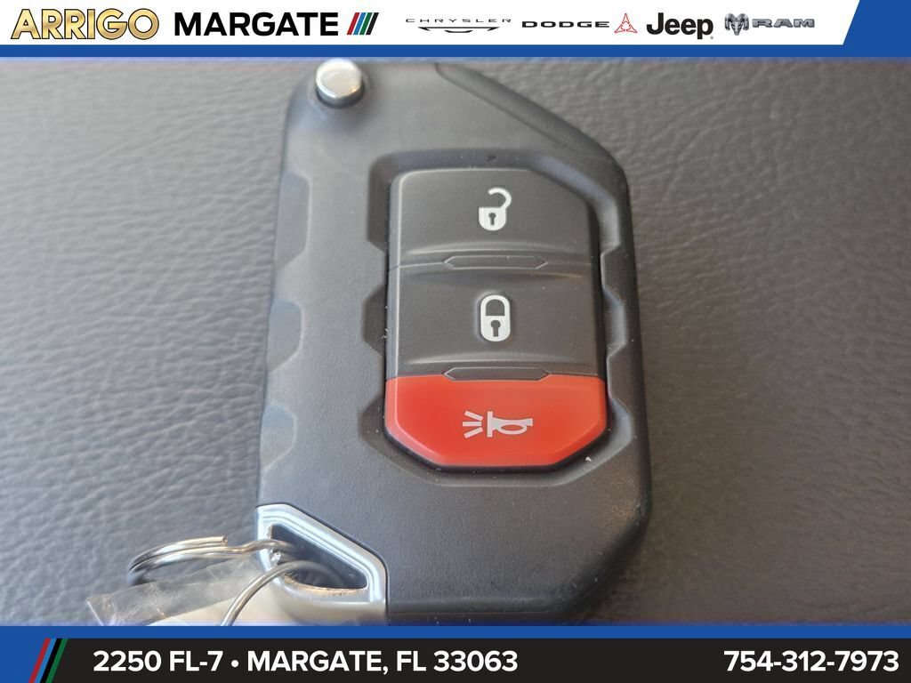 Used 2025 Jeep Wrangler Unlimited Sahara w/ Safety Group AWD/4WD image 32