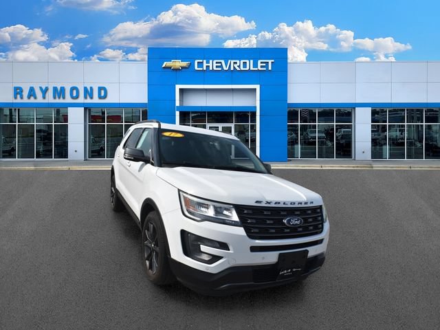 Used 2017 Ford Explorer XLT w/ Equipment Group 202A AWD/4WD image 9