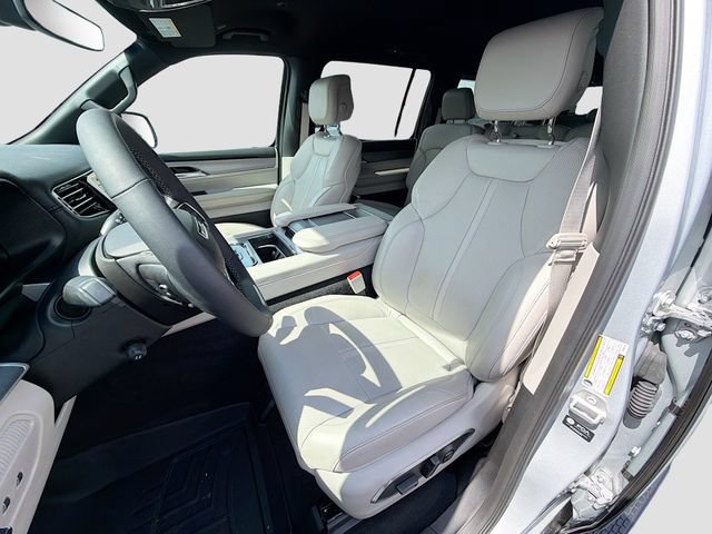 Used 2025 Jeep Wagoneer 4WD image 23