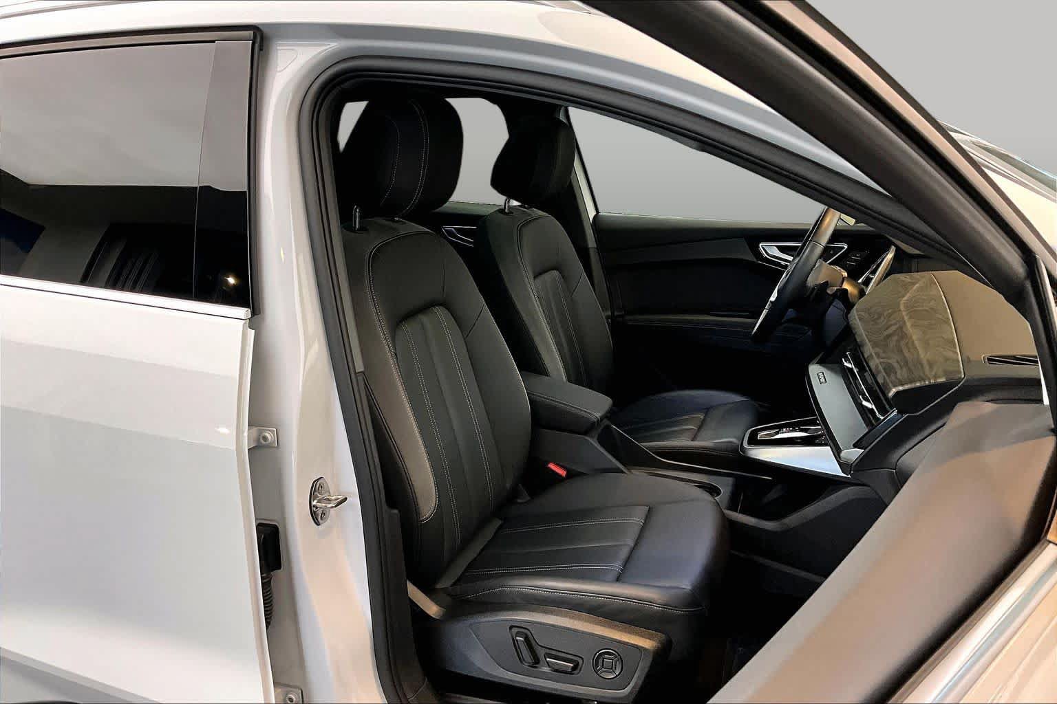 Used 2024 Audi Q4 e-tron Prestige AWD/4WD image 8