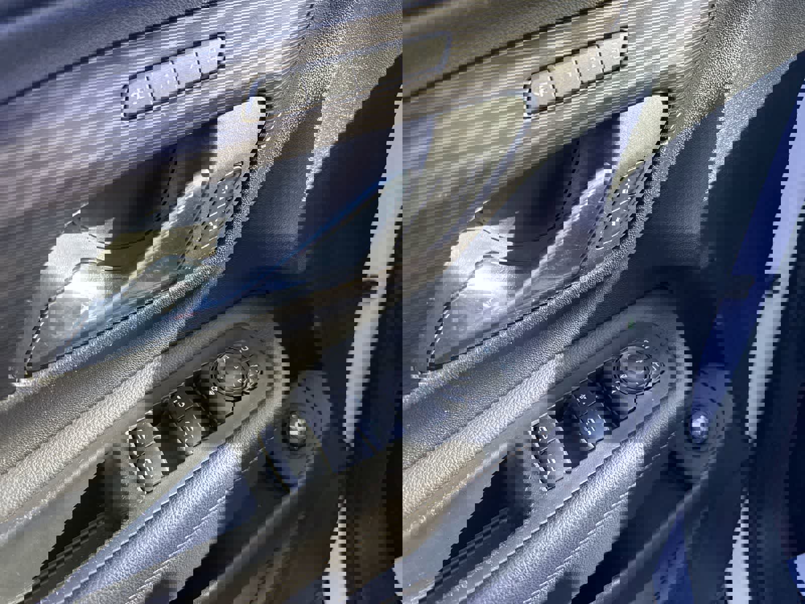 Used 2021 GMC Terrain SLT image 18