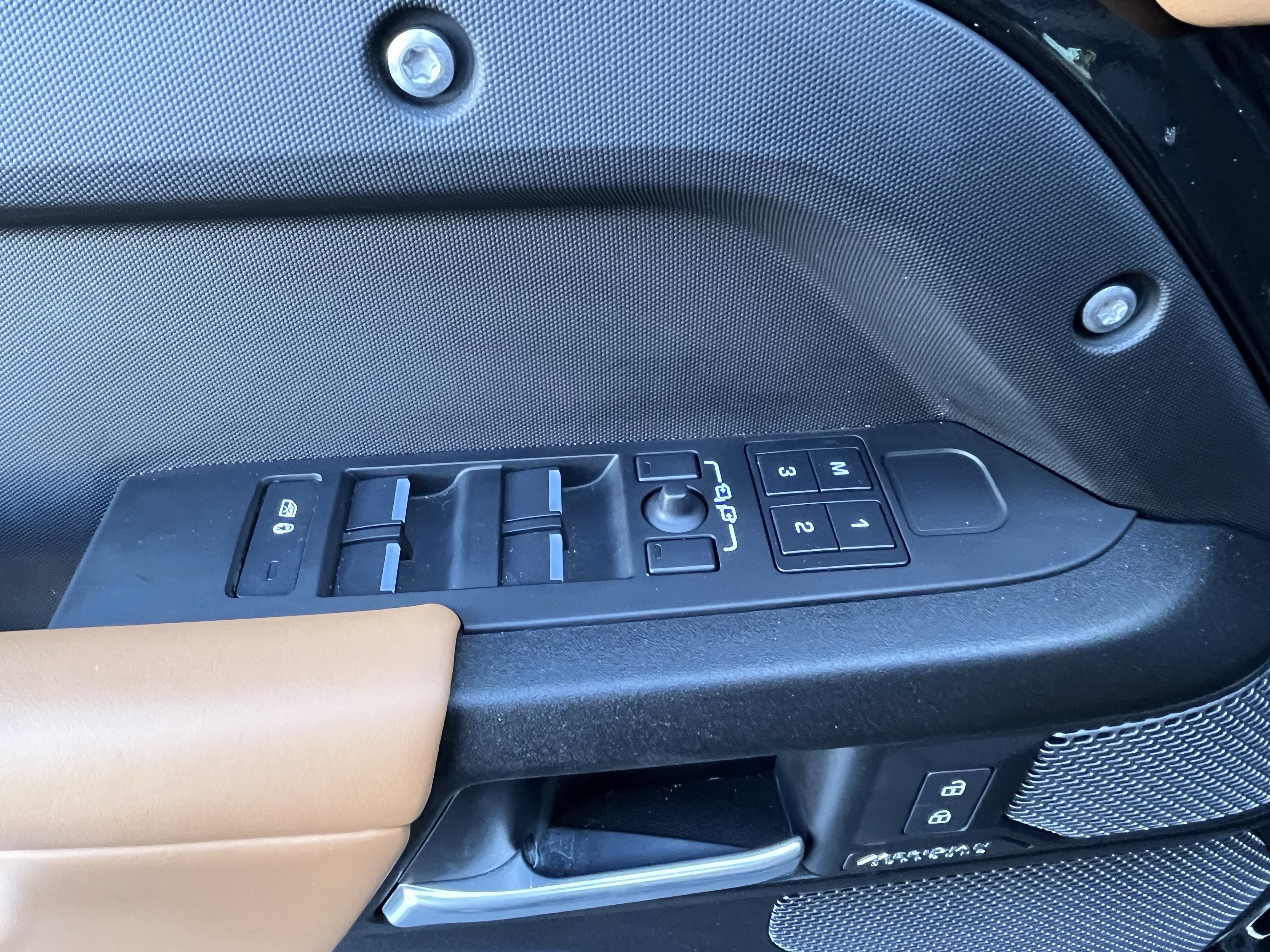 Used 2024 Land Rover Defender 110 V8 image 15