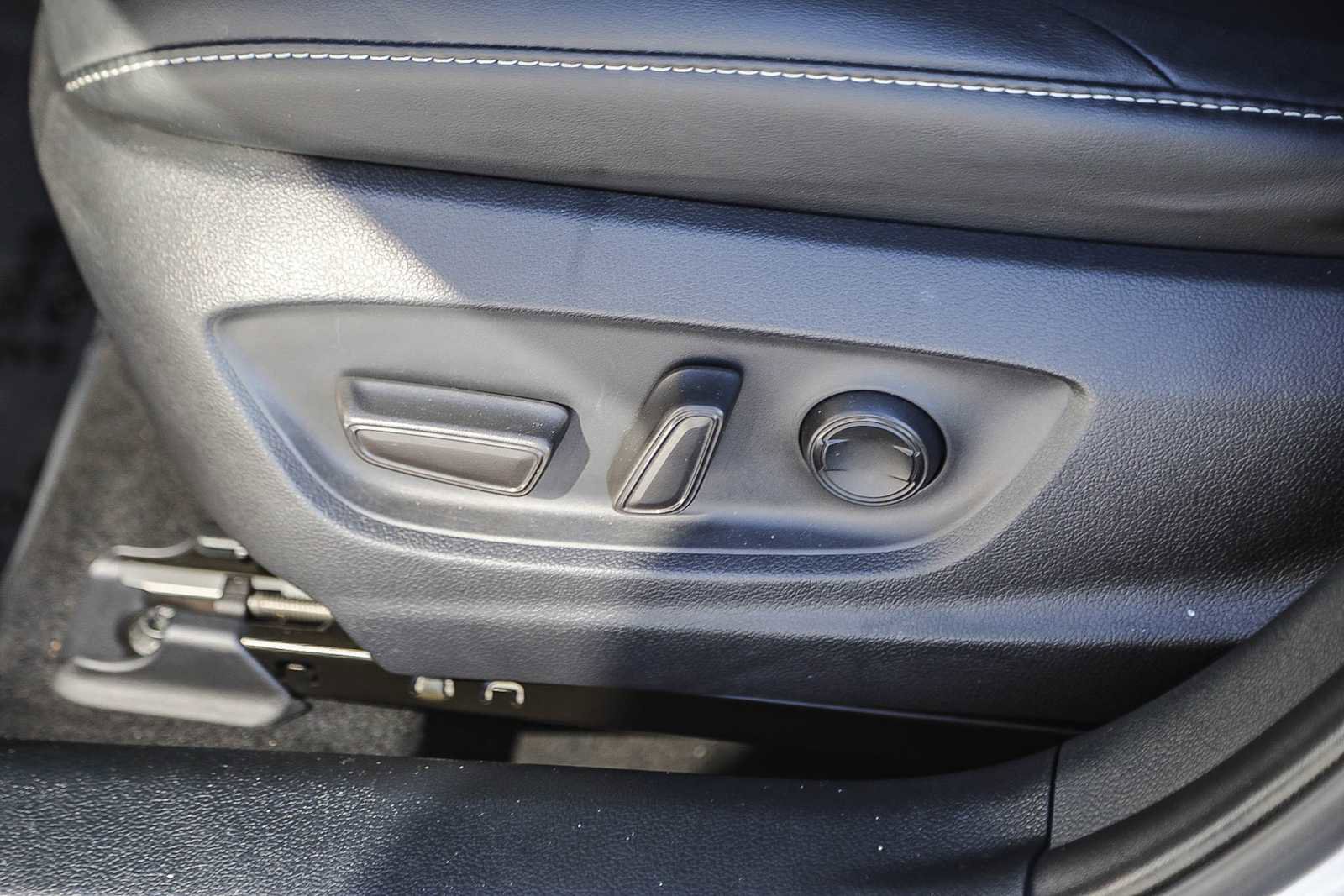 Used 2021 Toyota Prius Prime XLE image 19