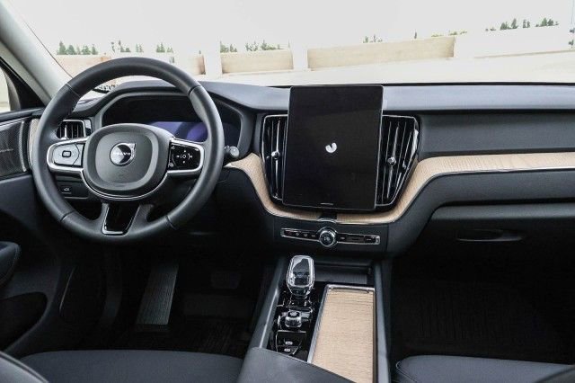 New 2026 Volvo XC60 B5 Plus w/ Climate Package PRO image 24
