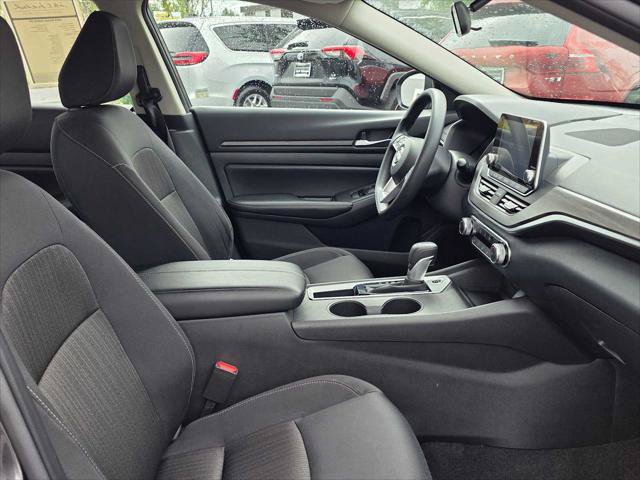 Used 2025 Nissan Altima 2.5 SV FWD image 11