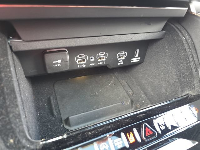 Used 2025 Jeep Grand Wagoneer L Series III w/ Rear Seat Video Group 1 AWD/4WD image 30