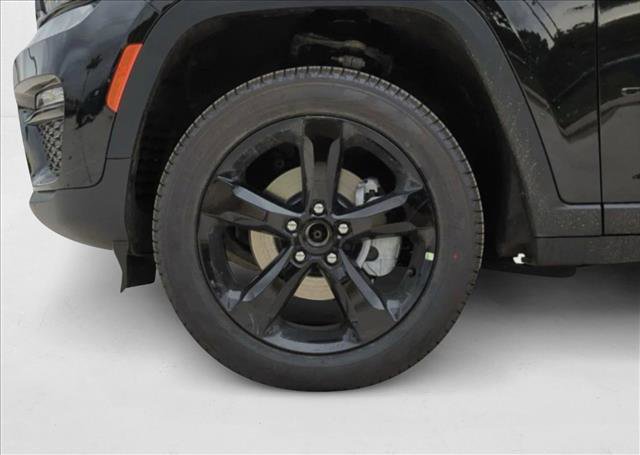 New 2025 Jeep Grand Cherokee L Limited w/ Black Appearance Package image 10
