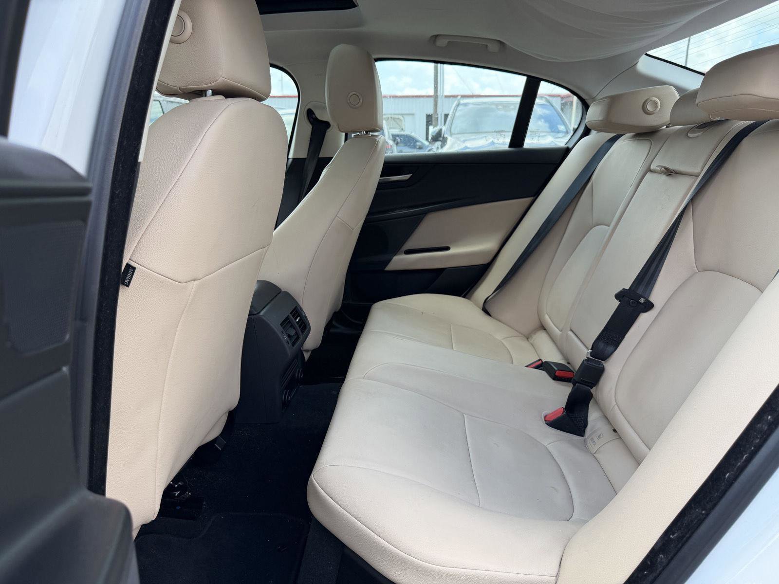 Used 2017 Jaguar XE Premium RWD image 14