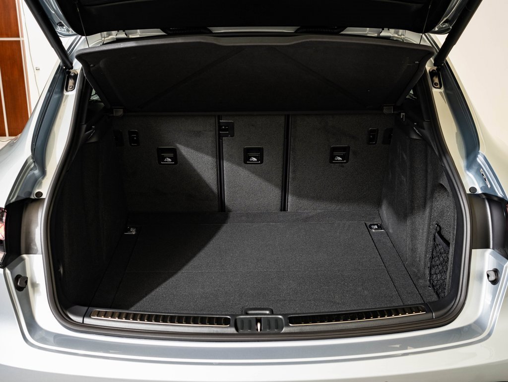 New 2026 Porsche Macan Turbo image 51