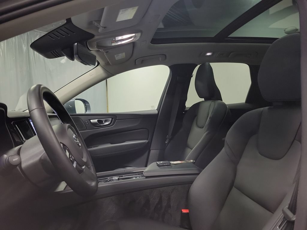 Used 2023 Volvo XC60 B5 Plus AWD/4WD image 15