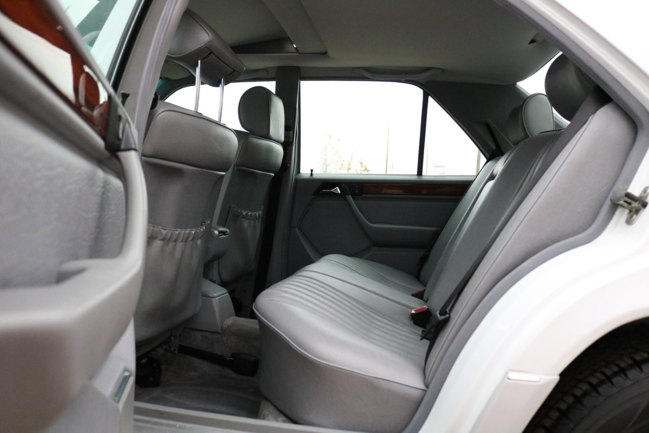 Used 1993 Mercedes-Benz 300 E 2.8 image 33