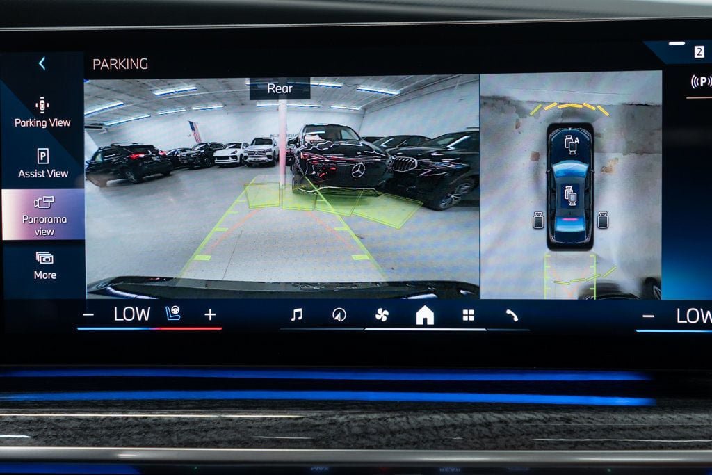 Used 2023 BMW 760i xDrive AWD/4WD image 25