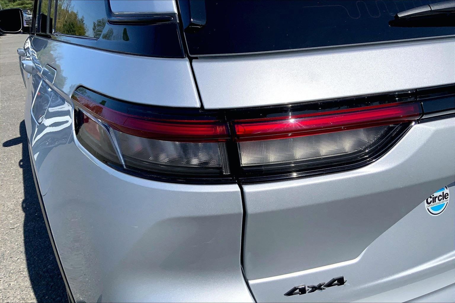 Certified 2025 Jeep Grand Cherokee Limited w/ Black Appearance Package AWD/4WD image 27