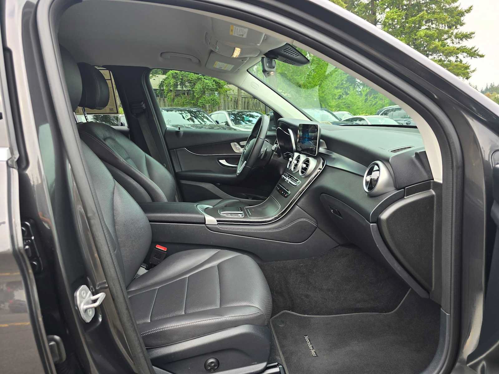 Used 2021 Mercedes-Benz GLC 300 4MATIC image 11