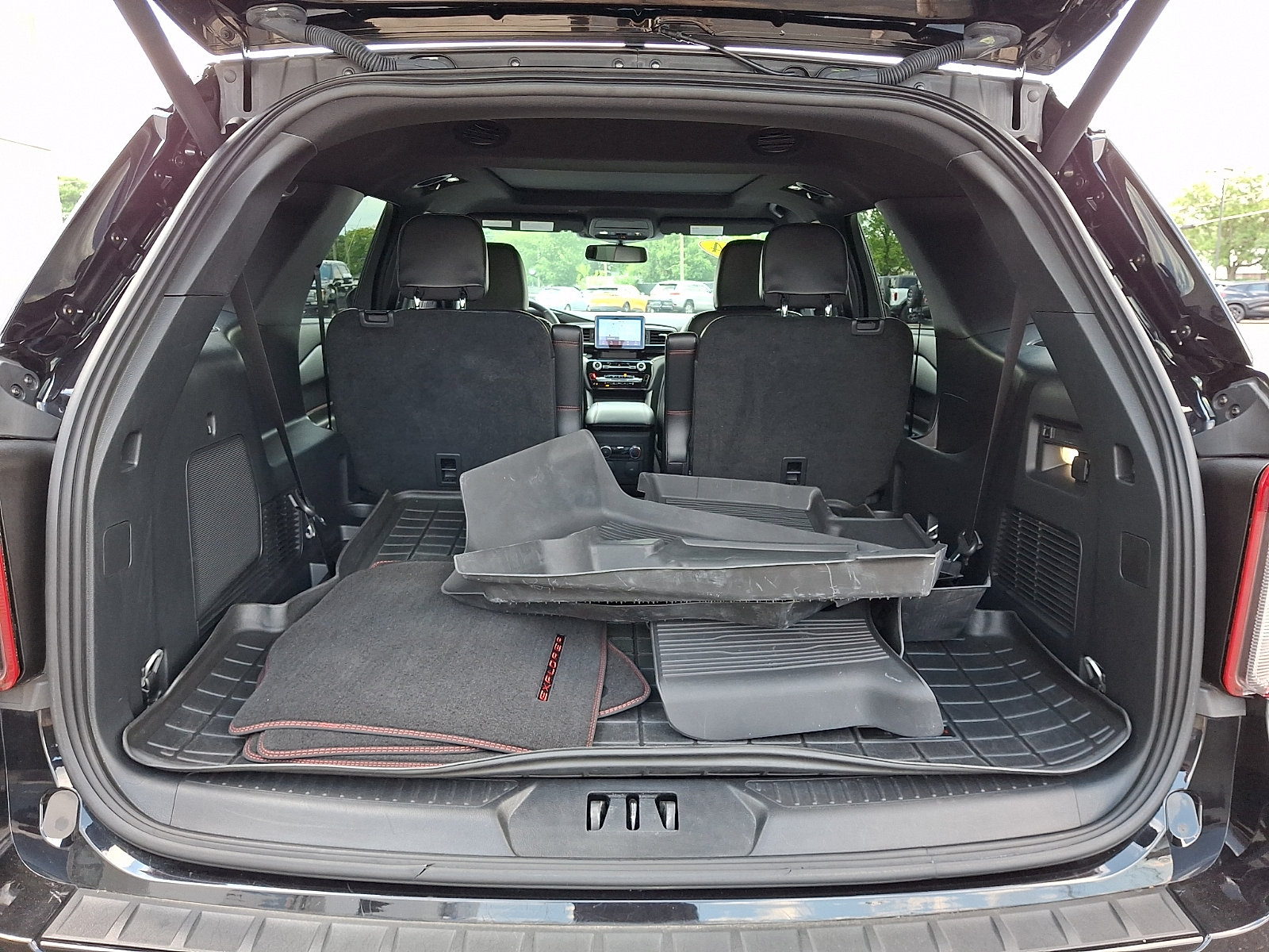 Used 2024 Ford Explorer ST-Line w/ Class IV Trailer Tow Package AWD/4WD image 29