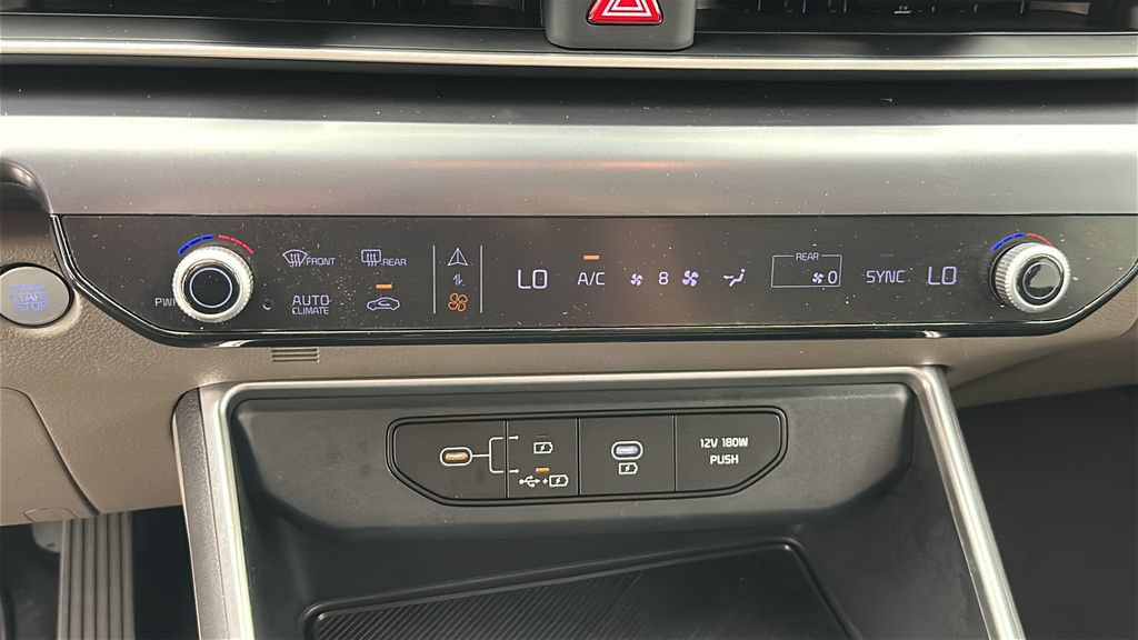 Used 2025 Kia Carnival FWD image 19