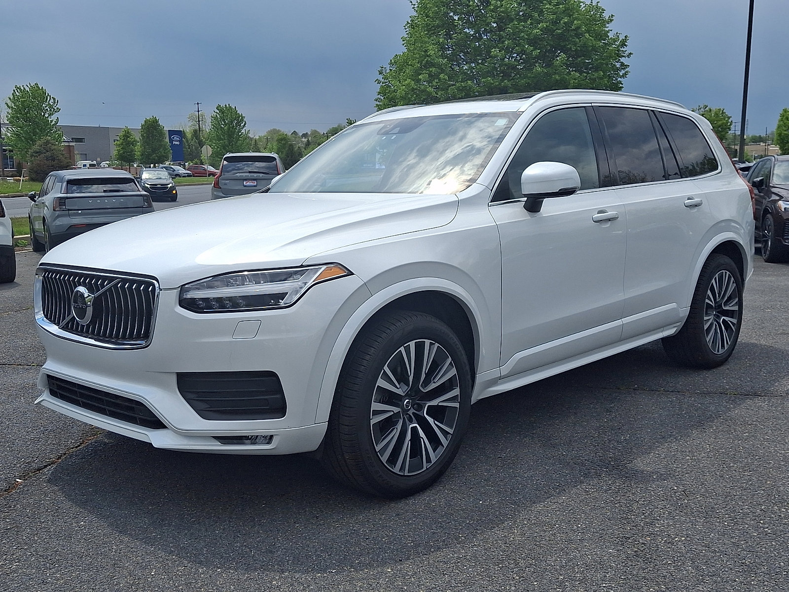 Used 2021 Volvo XC90 T5 Momentum w/ Climate Package AWD/4WD image 3