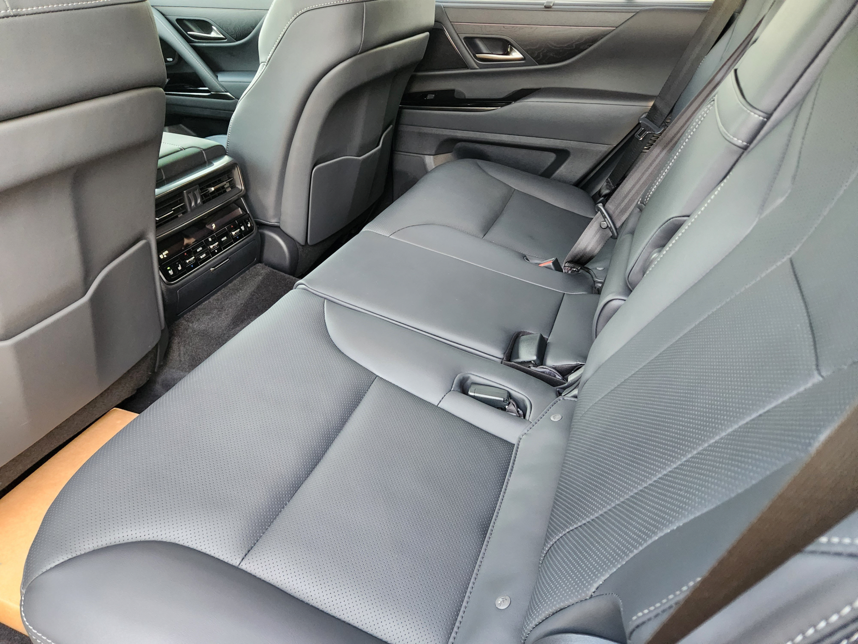 Certified 2025 Lexus LX 700h Luxury w/ Appearance Package AWD/4WD image 28
