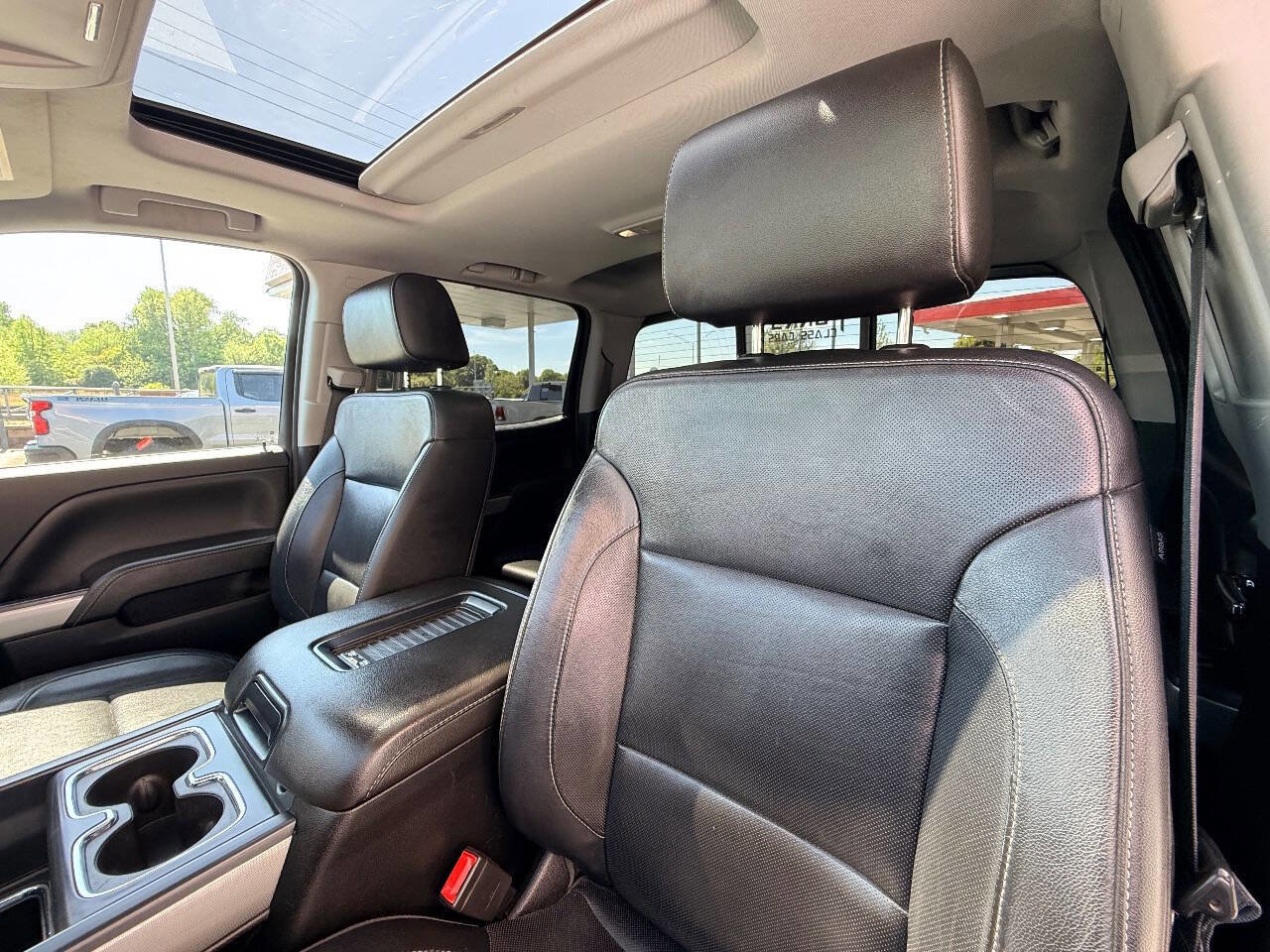 Used 2018 Chevrolet Silverado 2500 LTZ w/ Duramax Plus Package AWD/4WD image 31