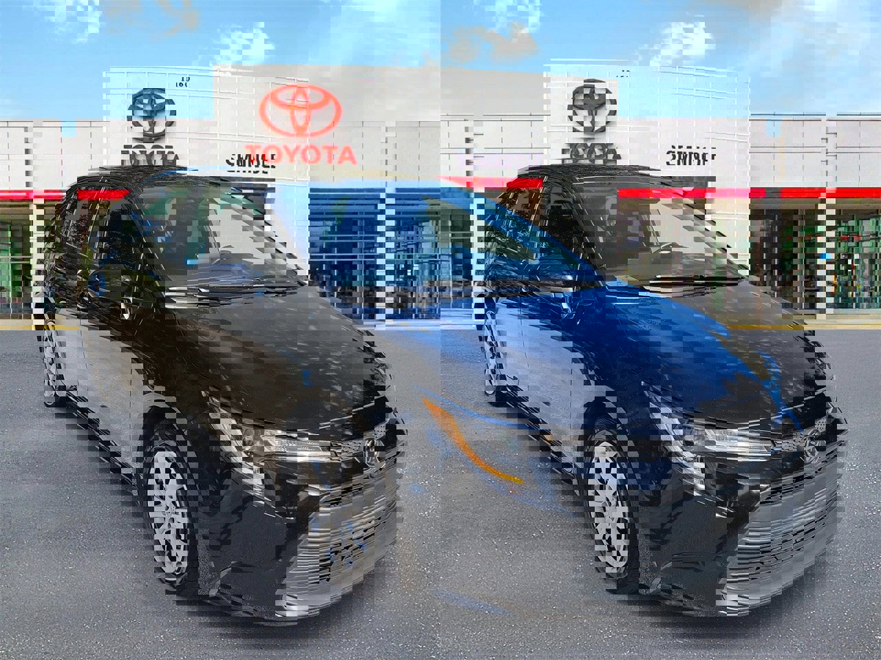 Used 2024 Toyota Corolla LE image 2