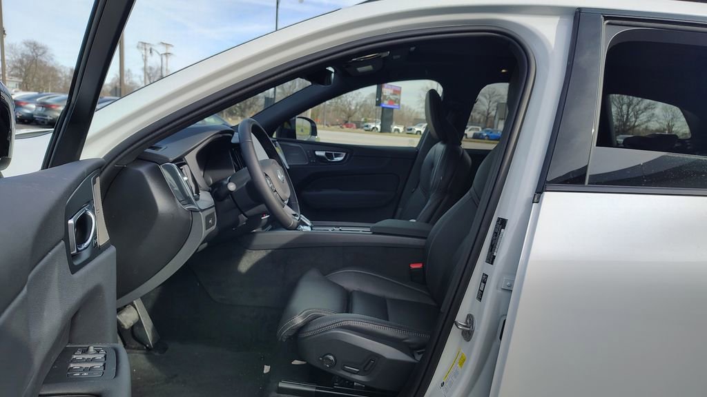 New 2026 Volvo XC60 B5 Ultra w/ Protection Package Premier image 8
