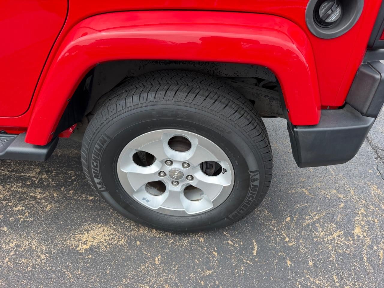 Used 2014 Jeep Wrangler Unlimited Sahara w/ Connectivity Group AWD/4WD image 6