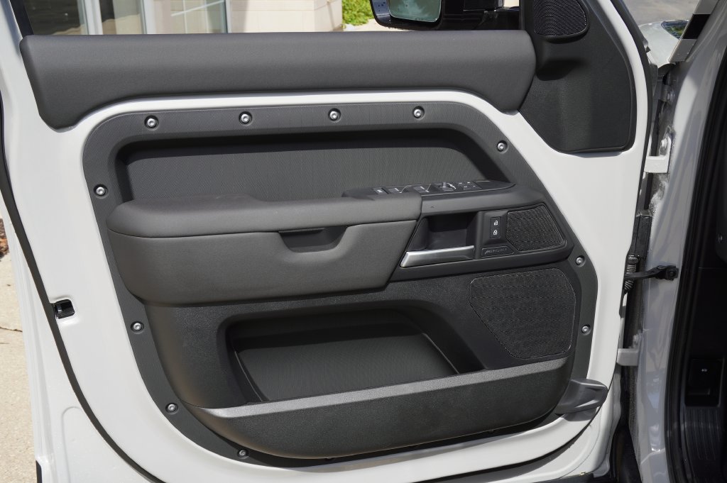 New 2026 Land Rover Defender 110 S AWD/4WD image 9
