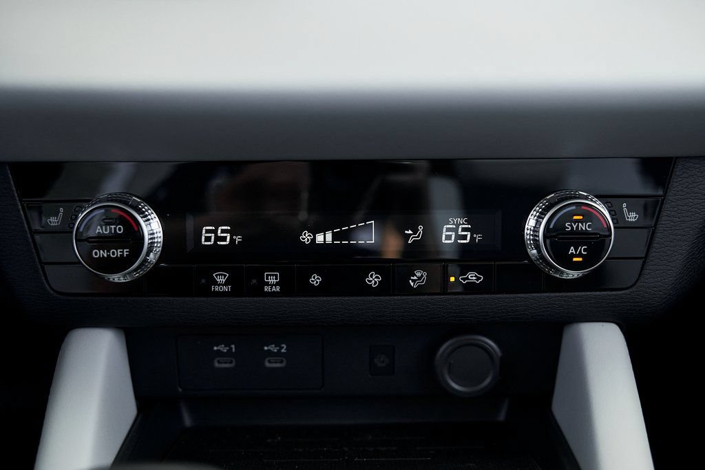 Used 2025 Mitsubishi Outlander SE FWD image 48