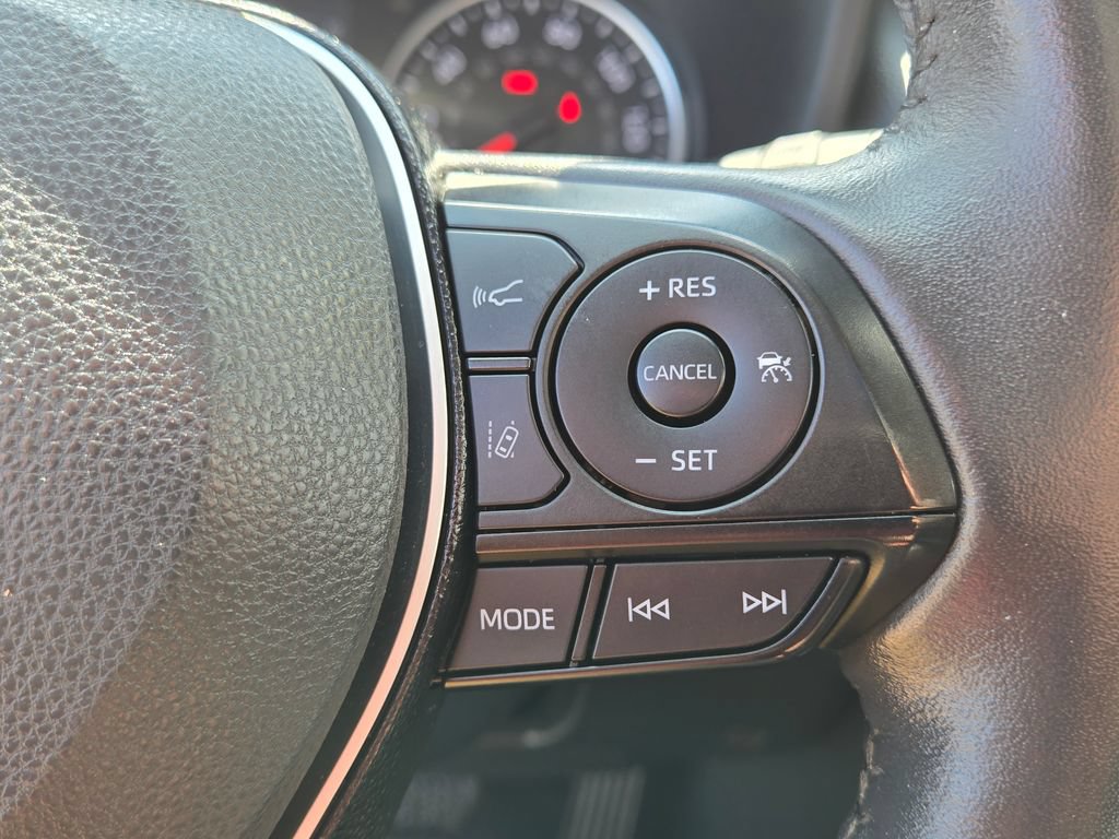 Used 2020 Toyota RAV4 XLE Premium AWD/4WD image 23