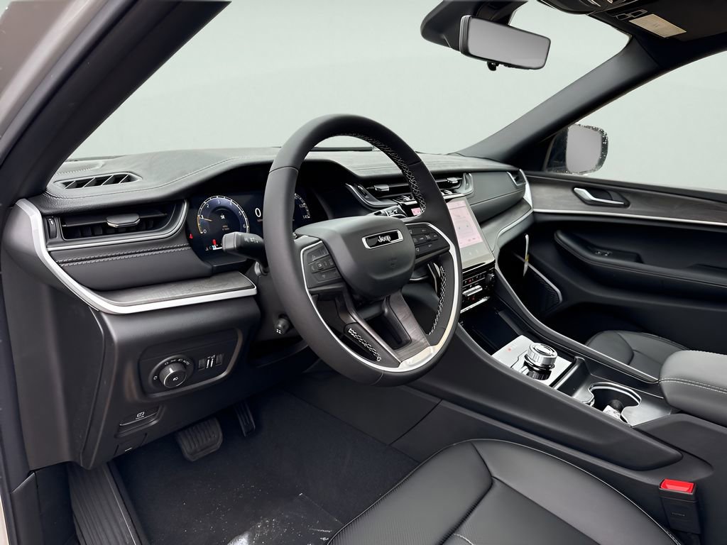 New 2025 Jeep Grand Cherokee L Limited w/ Luxury Tech Group II image 25