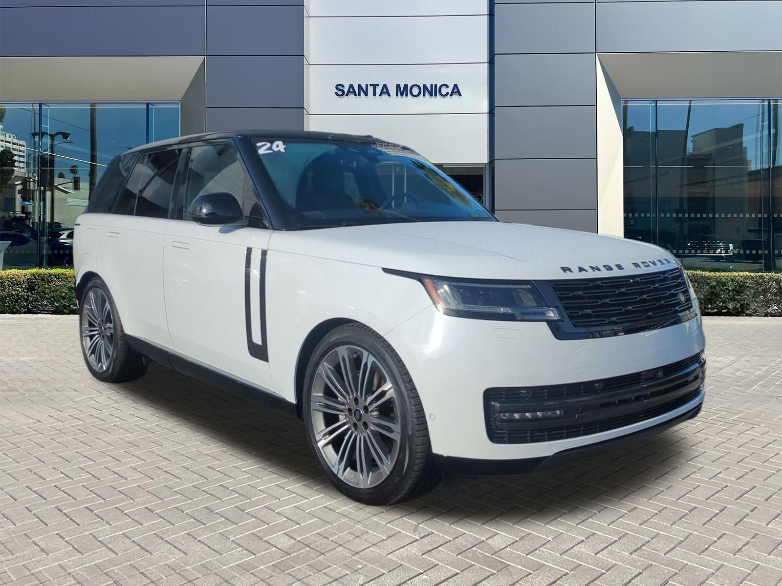 Used 2024 Land Rover Range Rover SE image 7