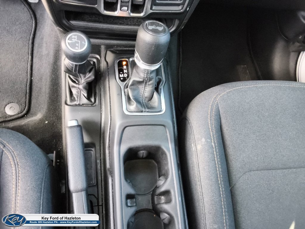 Used 2025 Jeep Wrangler Unlimited Sahara AWD/4WD image 30