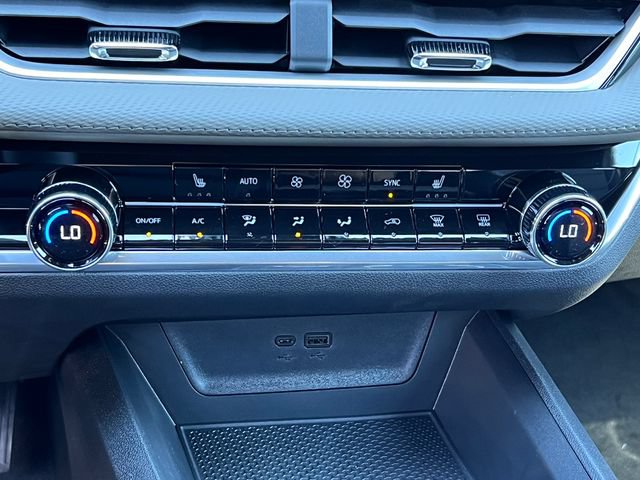 New 2026 Chevrolet Equinox LT w/ Convenience Package II FWD image 20