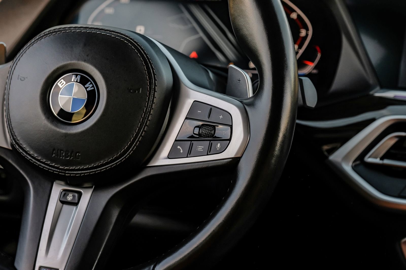 Used 2021 BMW X7 M50i w/ Executive Package image 19