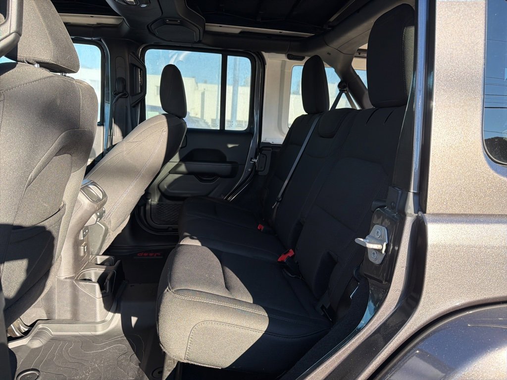 Used 2018 Jeep Wrangler Unlimited Sahara image 15